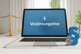 Foto: Laptop mit Verjährungsfrist darauf